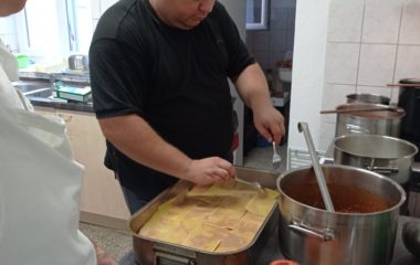 Dny plné pečení - na svačinku jsme si upekli "štrůdlik" a na oběd jsme měli "lasagne pana starosty" - IMG 20210923 100926 380x240