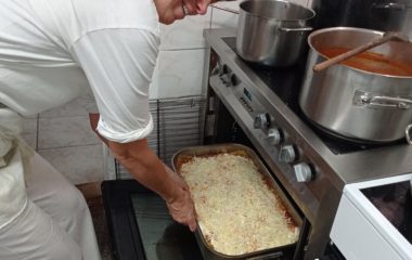 Dny plné pečení - na svačinku jsme si upekli "štrůdlik" a na oběd jsme měli "lasagne pana starosty" - IMG 20210923 101658 380x240