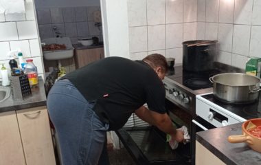 Dny plné pečení - na svačinku jsme si upekli "štrůdlik" a na oběd jsme měli "lasagne pana starosty" - IMG 20210923 105718 380x240