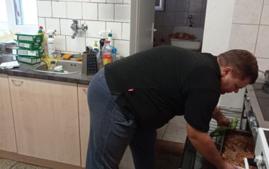 Dny plné pečení - na svačinku jsme si upekli "štrůdlik" a na oběd jsme měli "lasagne pana starosty" - IMG 20210923 105728 380x240
