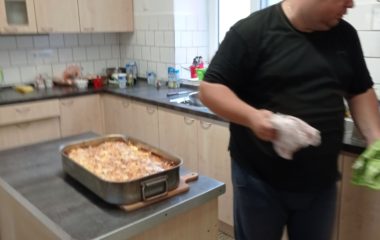Dny plné pečení - na svačinku jsme si upekli "štrůdlik" a na oběd jsme měli "lasagne pana starosty" - IMG 20210923 105740 380x240