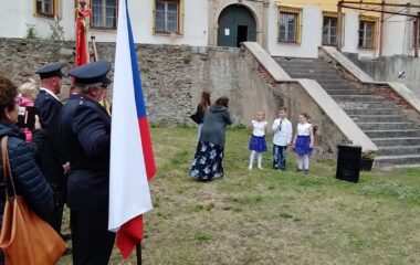 vystoupení dětí na obecní slavnosti :-) - IMG 20220528 WA0002 380x240