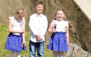 vystoupení dětí na obecní slavnosti :-) - IMG 20220528 WA0006 380x240