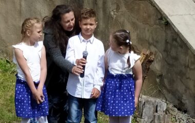 vystoupení dětí na obecní slavnosti :-) - IMG 20220528 WA0011 380x240
