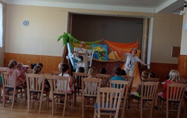výlet za kamarády a shlédnuti divadelního představení "průzkumníci v Africe" - IMG 20220627 125012 380x240