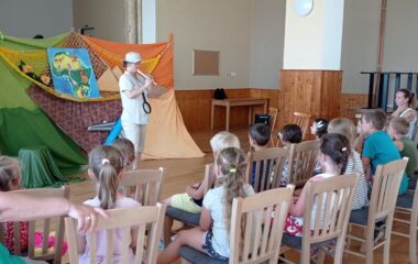 výlet za kamarády a shlédnuti divadelního představení "průzkumníci v Africe" - IMG 20220627 125756 380x240