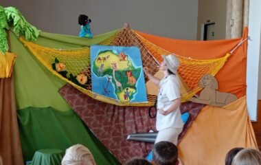 výlet za kamarády a shlédnuti divadelního představení "průzkumníci v Africe" - IMG 20220627 125817 380x240