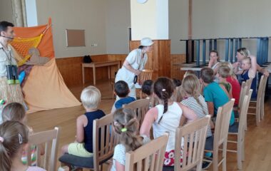 výlet za kamarády a shlédnuti divadelního představení "průzkumníci v Africe" - IMG 20220627 130345 380x240