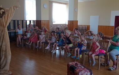 výlet za kamarády a shlédnuti divadelního představení "průzkumníci v Africe" - IMG 20220627 131626 380x240