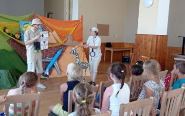 výlet za kamarády a shlédnuti divadelního představení "průzkumníci v Africe" - IMG 20220627 132438 380x240