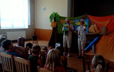 výlet za kamarády a shlédnuti divadelního představení "průzkumníci v Africe" - IMG 20220627 132723 380x240