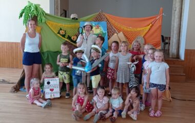 výlet za kamarády a shlédnuti divadelního představení "průzkumníci v Africe" - IMG 20220627 133558 380x240