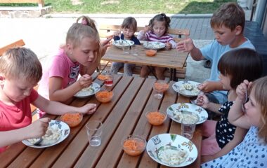 poslední školní den :-) - IMG 20220630 115114 380x240