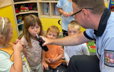 Návštěva Policie ČR u nás ve školce - 0398e454 7604 4cb6 a756 42f61ff28740 380x240