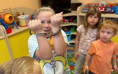 Návštěva Policie ČR u nás ve školce - 0df42f95 0003 4de5 8927 cf54a4ef7f1e 380x240