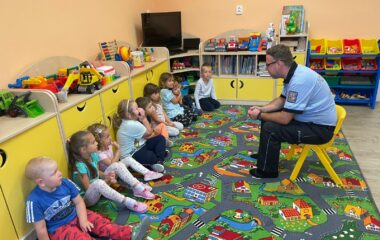 Návštěva Policie ČR u nás ve školce - 1c65bb1b ea64 46c3 9893 e791d8a8bfd0 380x240