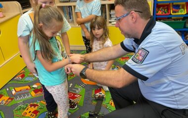 Návštěva Policie ČR u nás ve školce - 4172584e fccd 41e1 9dc7 900be5714057 380x240