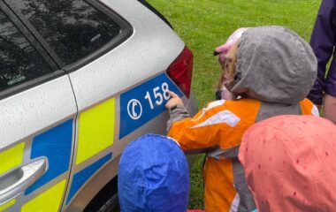 Návštěva Policie ČR u nás ve školce - 7b5c3193 4bd1 432f b301 01581c6af233 380x240