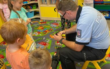 Návštěva Policie ČR u nás ve školce - 8b2141f2 c201 48a5 b187 aa285f8810d5 380x240