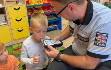 Návštěva Policie ČR u nás ve školce - 9c68dc87 136b 4c9a 9c1e 19f56e083f64 380x240