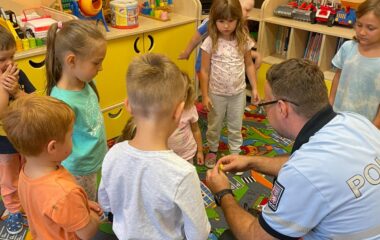 Návštěva Policie ČR u nás ve školce - a4a82698 863f 435e acbf 38d7717c3283 380x240