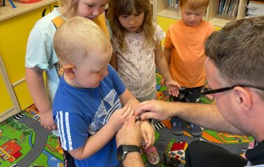 Návštěva Policie ČR u nás ve školce - aac99a32 9e6a 467d 821e efeec68862c4 380x240