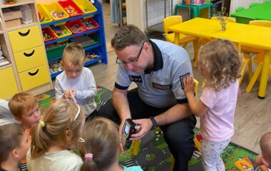 Návštěva Policie ČR u nás ve školce - bfdb23c5 16df 47a5 8b7f 4bf801dff69c 380x240