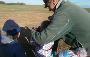 vycházka do přírody s myslivcem - PB060329 380x240