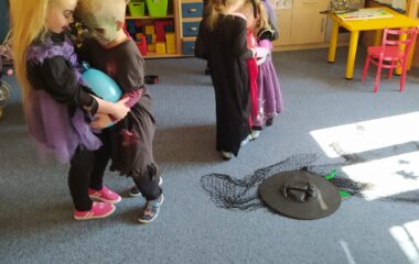 "čarodějnický slet" ve školce - IMG 20220501 WA0009 380x240