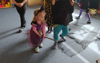 "čarodějnický slet" ve školce - IMG 20220501 WA0013 380x240