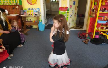 "čarodějnický slet" ve školce - IMG 20220501 WA0016 380x240