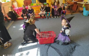 "čarodějnický slet" ve školce - IMG 20220501 WA0018 380x240