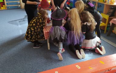 "čarodějnický slet" ve školce - IMG 20220501 WA0024 380x240
