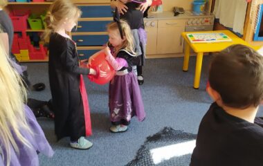 "čarodějnický slet" ve školce - IMG 20220501 WA0026 380x240