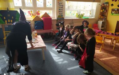 "čarodějnický slet" ve školce - IMG 20220501 WA0028 380x240