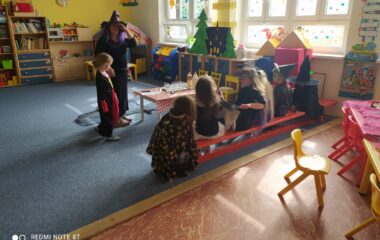 "čarodějnický slet" ve školce - IMG 20220501 WA0029 380x240