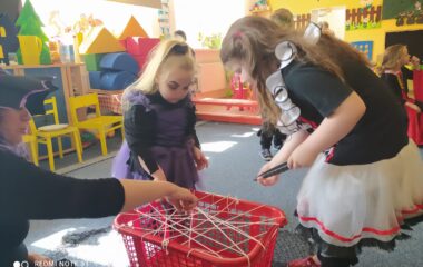 "čarodějnický slet" ve školce - IMG 20220501 WA0032 380x240