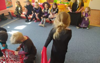 "čarodějnický slet" ve školce - IMG 20220501 WA0035 380x240