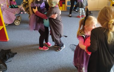 "čarodějnický slet" ve školce - IMG 20220501 WA0049 380x240