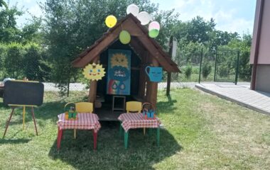 malá zahradní slavnost - pasovali jsme předškolačky :-) - IMG 20220630 150437 380x240