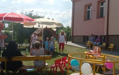 malá zahradní slavnost - pasovali jsme předškolačky :-) - IMG 20220630 151827 380x240