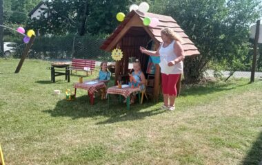 malá zahradní slavnost - pasovali jsme předškolačky :-) - IMG 20220630 152220 380x240