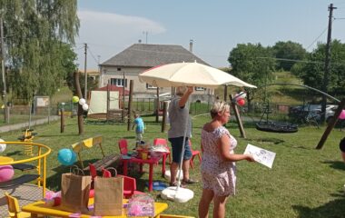 malá zahradní slavnost - pasovali jsme předškolačky :-) - IMG 20220630 154957 380x240
