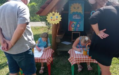 malá zahradní slavnost - pasovali jsme předškolačky :-) - IMG 20220630 155051 380x240