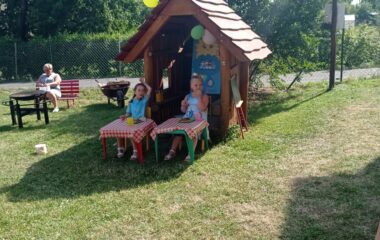 malá zahradní slavnost - pasovali jsme předškolačky :-) - IMG 20220630 160236 380x240