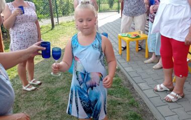 malá zahradní slavnost - pasovali jsme předškolačky :-) - IMG 20220630 165005 380x240
