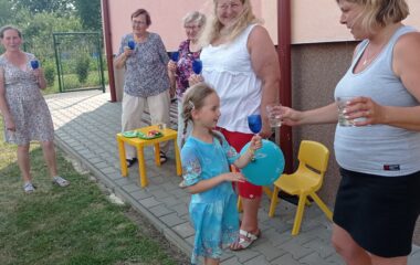 malá zahradní slavnost - pasovali jsme předškolačky :-) - IMG 20220630 165011 380x240