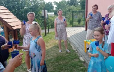 malá zahradní slavnost - pasovali jsme předškolačky :-) - IMG 20220630 165013 380x240