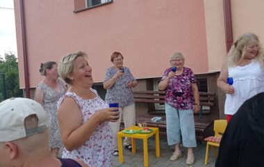 malá zahradní slavnost - pasovali jsme předškolačky :-) - IMG 20220630 165037 380x240
