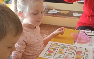 podtéma: Na zahrádce na poli, traktor veze brambory - 881c053e 8fc7 418d 8f4a 57490bb302b9 380x240